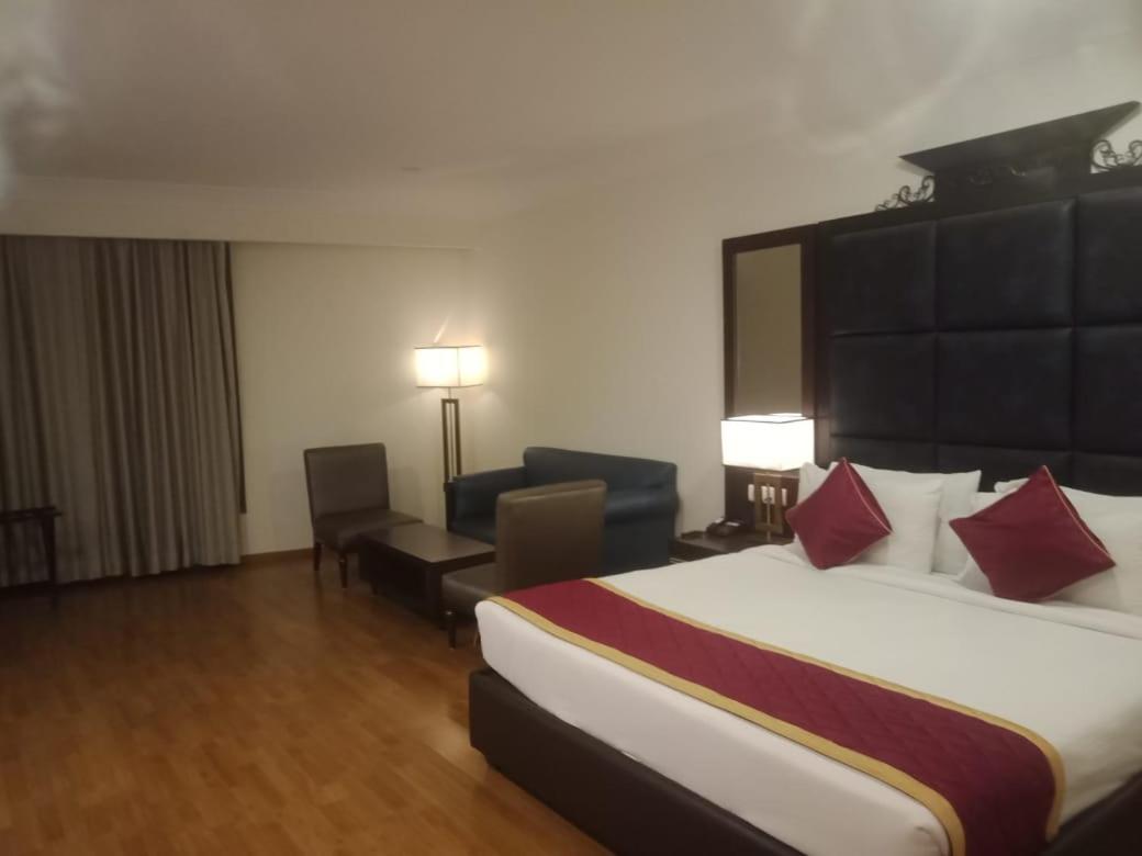 Blossom Rooms Hotel Vashishtha - Free Lunch Or Dinner- Free Breakfast Haydarabad Dış mekan fotoğraf