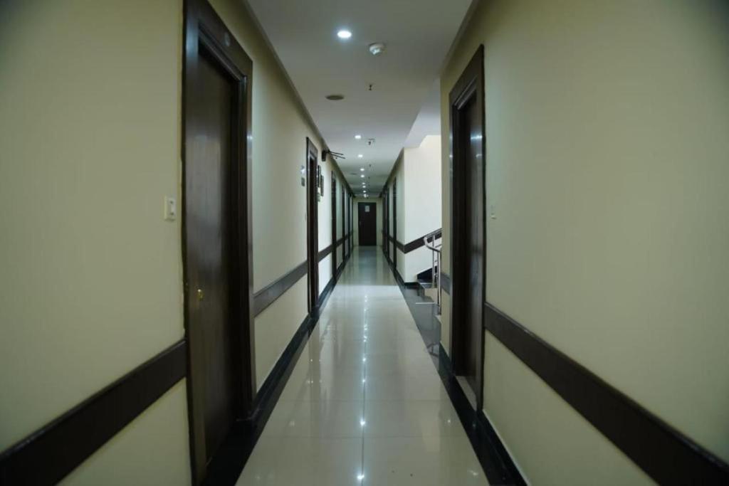 Blossom Rooms Hotel Vashishtha - Free Lunch Or Dinner- Free Breakfast Haydarabad Dış mekan fotoğraf
