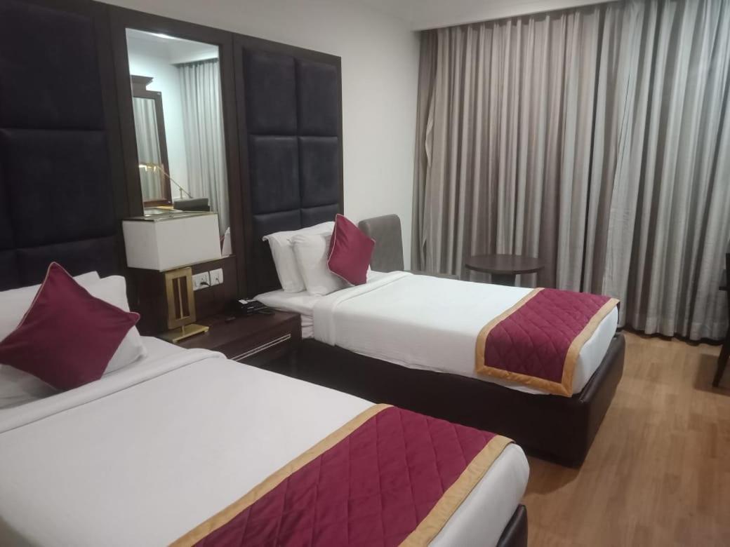 Blossom Rooms Hotel Vashishtha - Free Lunch Or Dinner- Free Breakfast Haydarabad Dış mekan fotoğraf