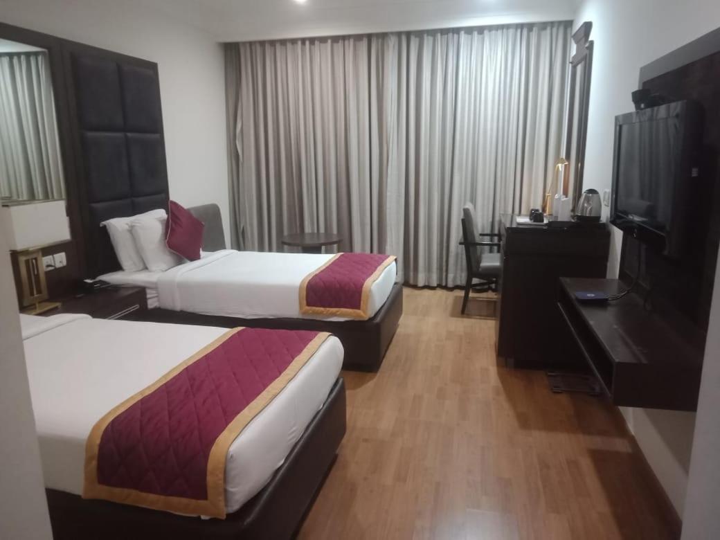 Blossom Rooms Hotel Vashishtha - Free Lunch Or Dinner- Free Breakfast Haydarabad Dış mekan fotoğraf