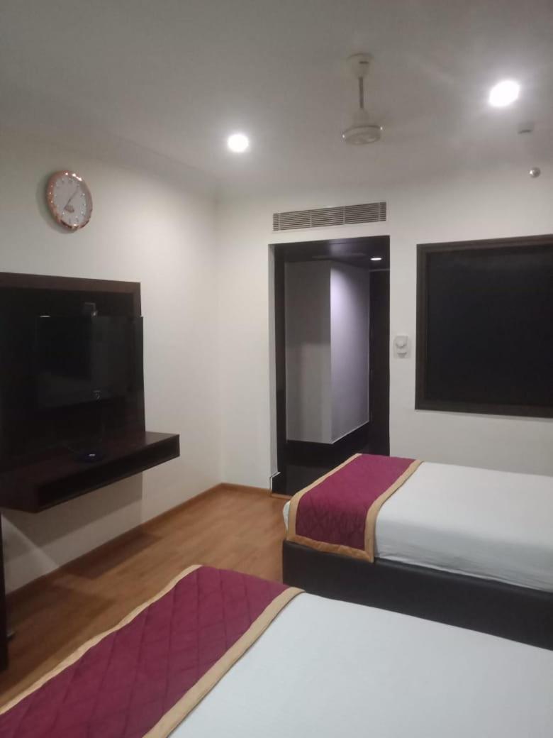 Blossom Rooms Hotel Vashishtha - Free Lunch Or Dinner- Free Breakfast Haydarabad Dış mekan fotoğraf