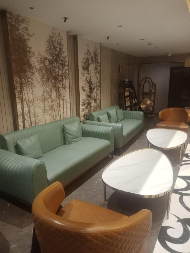 Blossom Rooms Hotel Vashishtha - Free Lunch Or Dinner- Free Breakfast Haydarabad Dış mekan fotoğraf