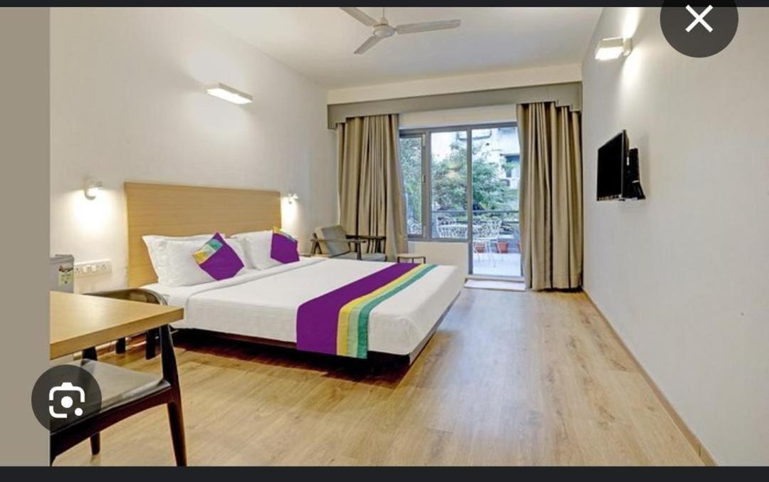 Blossom Rooms Hotel Vashishtha - Free Lunch Or Dinner- Free Breakfast Haydarabad Dış mekan fotoğraf