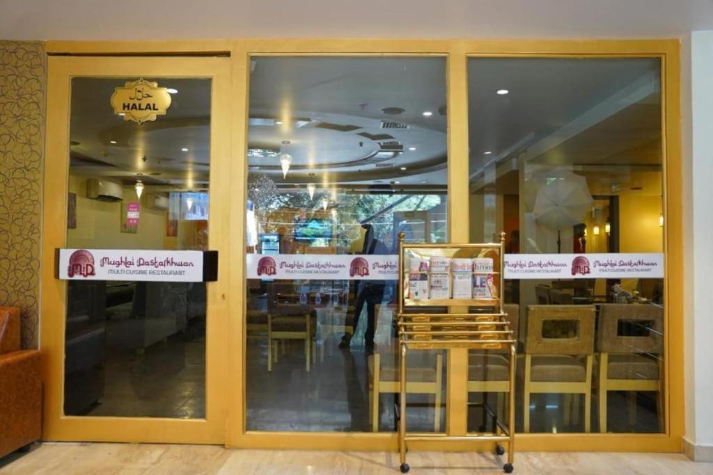 Blossom Rooms Hotel Vashishtha - Free Lunch Or Dinner- Free Breakfast Haydarabad Dış mekan fotoğraf